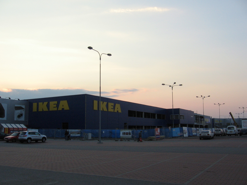 Ikea stále roste.